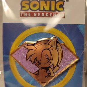 Amy Official Sonic The Hedgehog Golden Series Pin